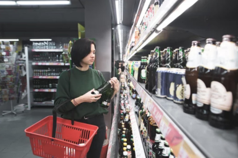 Vyriausybė siūlo leisti nuo 18 metų vartoti alkoholinius gėrimus