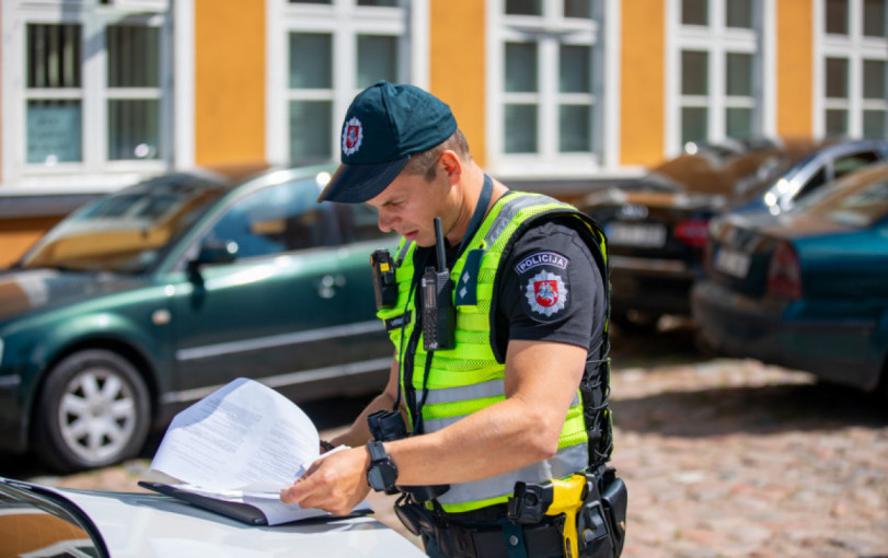 Klaipėdoje ryte vaikus į mokyklą vežę girti tėvai įkliuvo policijos reido metu