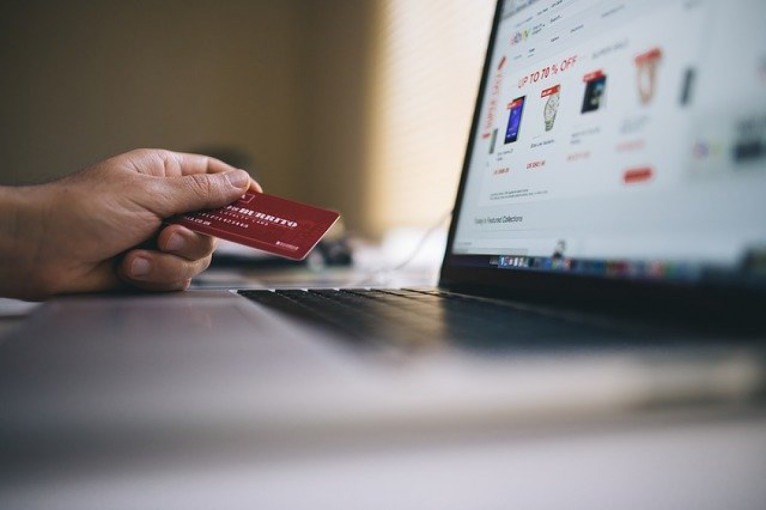 Atsiskaitymai kortelėmis internetu taps dar saugesni