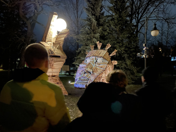 Tauragės Jūros upės parke atgijo įspūdinga meno instaliacija „Pasakų Milžinas“ (VIDEO)