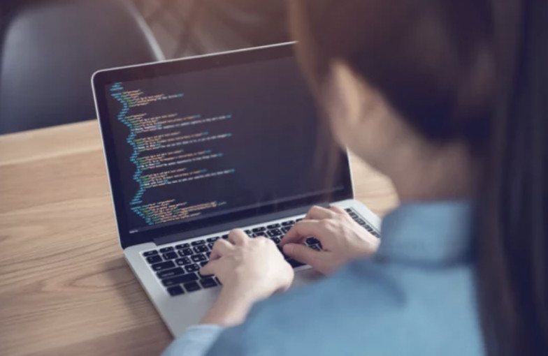 Kviečia nemokamai mokytis programavimo