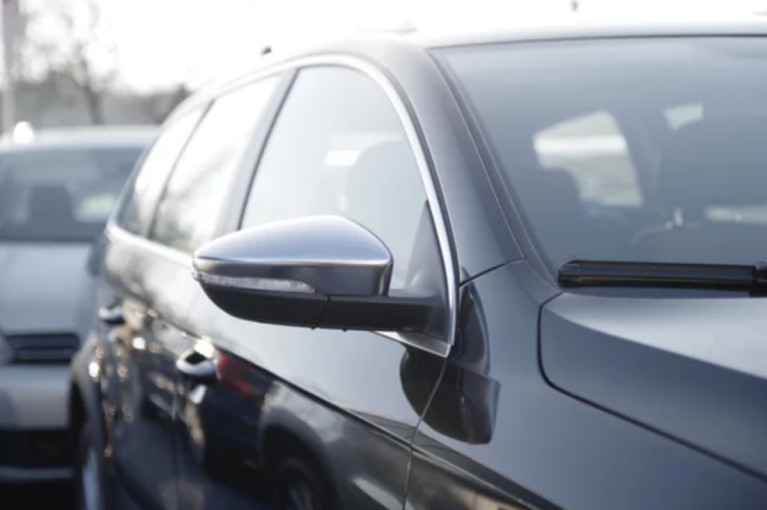 Uostamiesčio automobilių prekeivis kaltinamas nesumokėjęs beveik 200 tūkst. eurų mokesčių