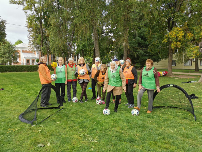 Lietuvoje sparčiai populiarėjanti sporto rūšis – futbolas vaikščiojant sulaukia vis didesnio gyventojų dėmesio