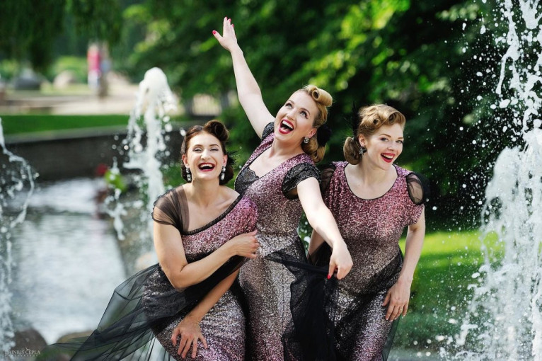 Savaitgalį Šventojoje vyks išskirtinis retro festivalis – menininkų skveras ir šokiai su svingo karalienėmis „The Ditties“