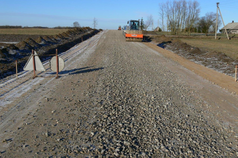 Nuo balandžio – daugiau asfaltuotų žvyrkelių už mažesnę kainą