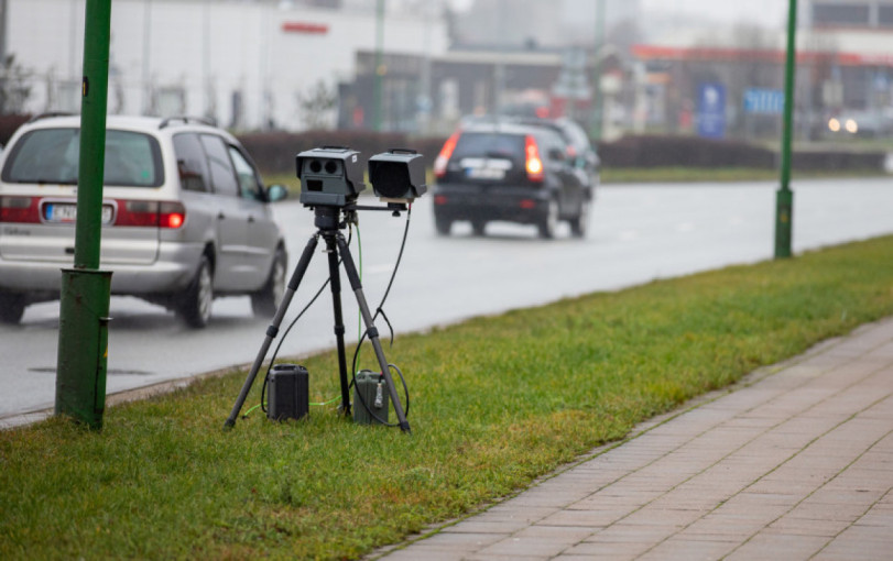 Mobilieji greičio matuokliai Klaipėdos apskrities keliuose vėl dirba pilnu pajėgumu