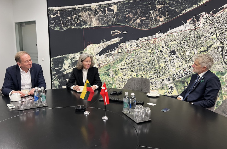 Danijos ambasadorės vizitas Klaipėdos uoste: dėmesys ekonominiams ryšiams