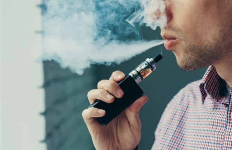 Seimas spręs ar uždrausti kvapnių elektroninių cigarečių prekybą
