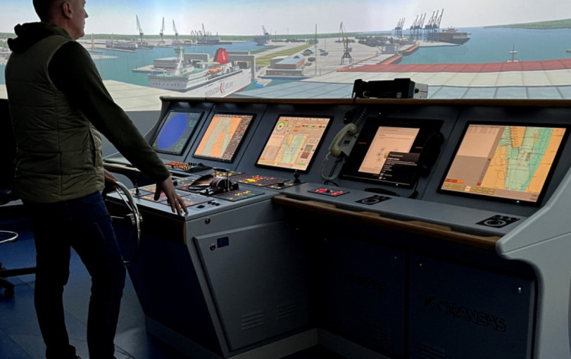 Pietinės Klaipėdos uosto dalies išvystymo projektinių pasiūlymų alternatyvos vertinamos pasitelkus navigacinį treniruoklį