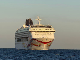 Į Klaipėdą atplaukė beveik 2 tūkst. turistų plukdantis „Norwegian Sun“
