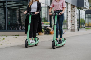 Siūloma griežtinti paspirtukų naudojimo tvarką