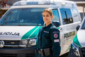 Tarnybą Klaipėdos apskrities VPK pradėjusi pareigūnė sako, kad sprendimą tapti policininke priėmė apsilankiusi Atvirų durų dienos renginyje