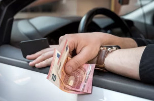 Nuteistas vyriškis, bandęs papirkti pareigūnus
